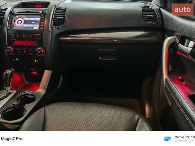 Чорний Кіа Соренто, об'ємом двигуна 0 л та пробігом 194 тис. км за 14800 $, фото 11 на Automoto.ua