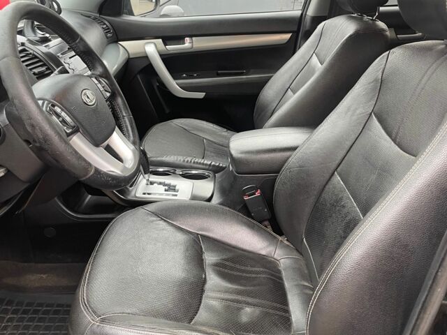 Черный Киа Соренто, объемом двигателя 0 л и пробегом 222 тыс. км за 12000 $, фото 1 на Automoto.ua