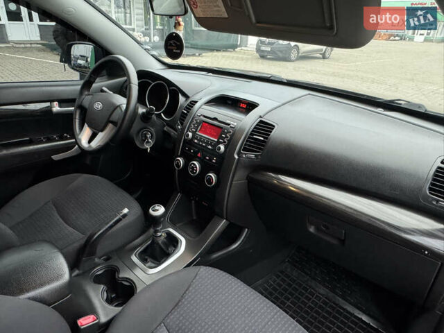 Чорний Кіа Соренто, об'ємом двигуна 2.2 л та пробігом 247 тис. км за 11250 $, фото 40 на Automoto.ua