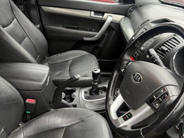 Черный Киа Соренто, объемом двигателя 2.2 л и пробегом 180 тыс. км за 4800 $, фото 4 на Automoto.ua