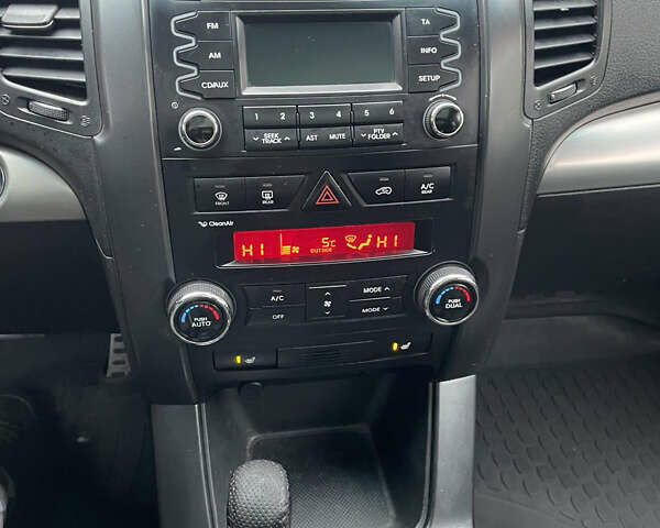 Чорний Кіа Соренто, об'ємом двигуна 2.2 л та пробігом 247 тис. км за 11999 $, фото 3 на Automoto.ua