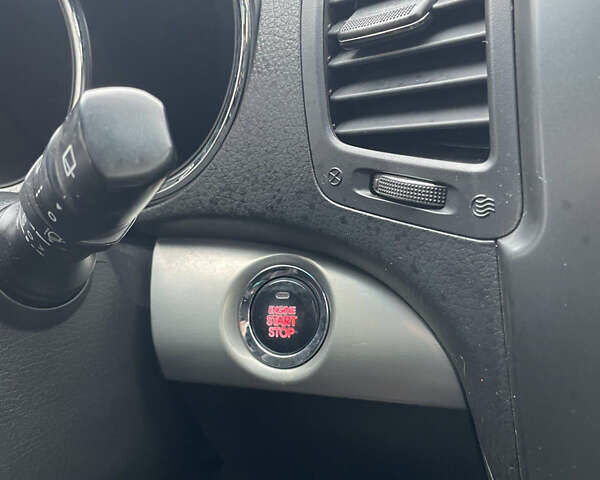 Чорний Кіа Соренто, об'ємом двигуна 2.2 л та пробігом 247 тис. км за 11999 $, фото 25 на Automoto.ua