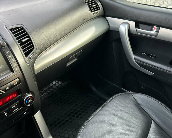 Черный Киа Соренто, объемом двигателя 2.2 л и пробегом 215 тыс. км за 13700 $, фото 61 на Automoto.ua