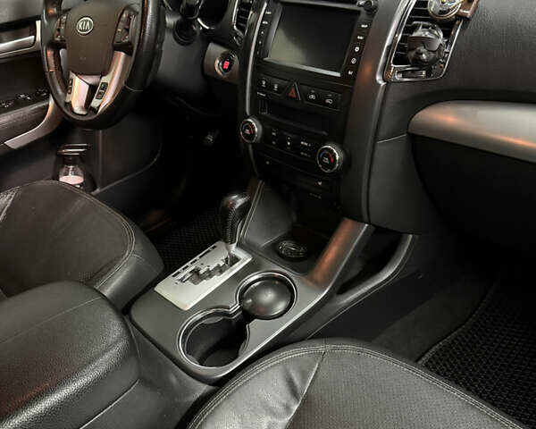 Чорний Кіа Соренто, об'ємом двигуна 2.2 л та пробігом 284 тис. км за 12900 $, фото 24 на Automoto.ua