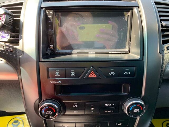 Черный Киа Соренто, объемом двигателя 2.2 л и пробегом 257 тыс. км за 13850 $, фото 10 на Automoto.ua