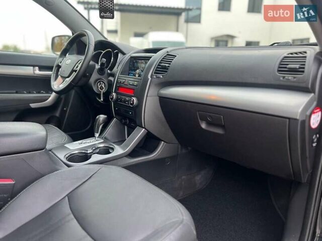 Чорний Кіа Соренто, об'ємом двигуна 2.2 л та пробігом 218 тис. км за 13800 $, фото 4 на Automoto.ua