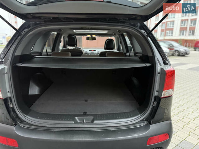 Чорний Кіа Соренто, об'ємом двигуна 2.2 л та пробігом 215 тис. км за 13150 $, фото 39 на Automoto.ua