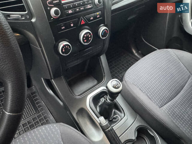 Чорний Кіа Соренто, об'ємом двигуна 2.2 л та пробігом 247 тис. км за 11250 $, фото 38 на Automoto.ua