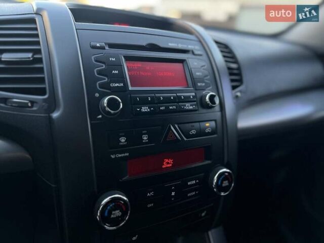 Черный Киа Соренто, объемом двигателя 2.4 л и пробегом 186 тыс. км за 13800 $, фото 49 на Automoto.ua