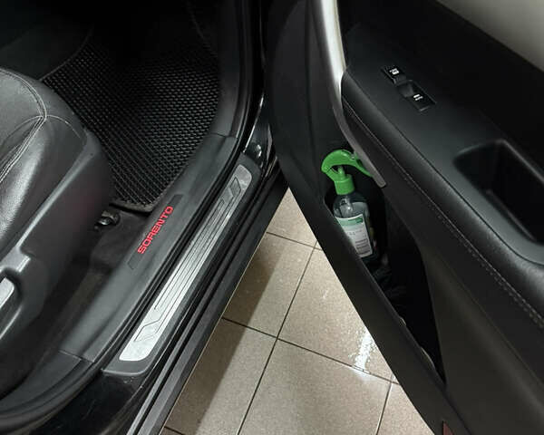 Чорний Кіа Соренто, об'ємом двигуна 2.2 л та пробігом 284 тис. км за 12900 $, фото 23 на Automoto.ua