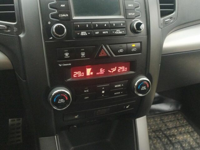 Чорний Кіа Соренто, об'ємом двигуна 2.4 л та пробігом 127 тис. км за 12000 $, фото 6 на Automoto.ua