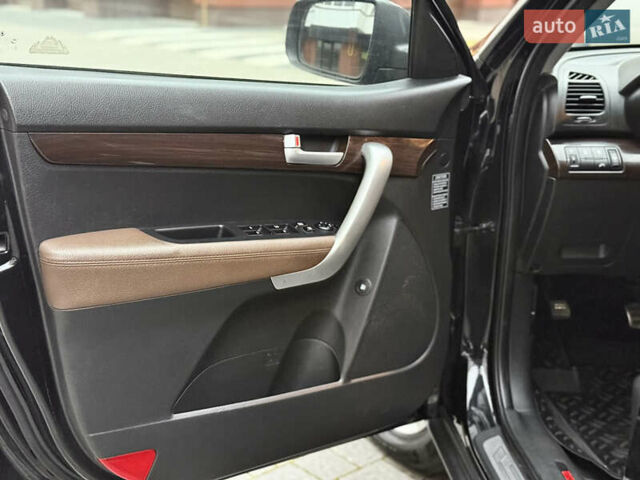 Чорний Кіа Соренто, об'ємом двигуна 2.2 л та пробігом 215 тис. км за 13150 $, фото 27 на Automoto.ua