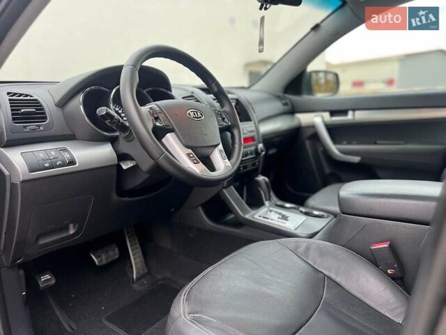 Чорний Кіа Соренто, об'ємом двигуна 2.2 л та пробігом 218 тис. км за 13800 $, фото 10 на Automoto.ua