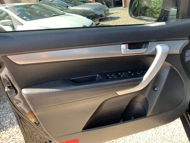 Черный Киа Соренто, объемом двигателя 2.2 л и пробегом 257 тыс. км за 13850 $, фото 6 на Automoto.ua