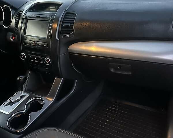 Черный Киа Соренто, объемом двигателя 2.2 л и пробегом 273 тыс. км за 15500 $, фото 27 на Automoto.ua