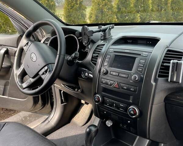 Черный Киа Соренто, объемом двигателя 2.4 л и пробегом 210 тыс. км за 12500 $, фото 6 на Automoto.ua