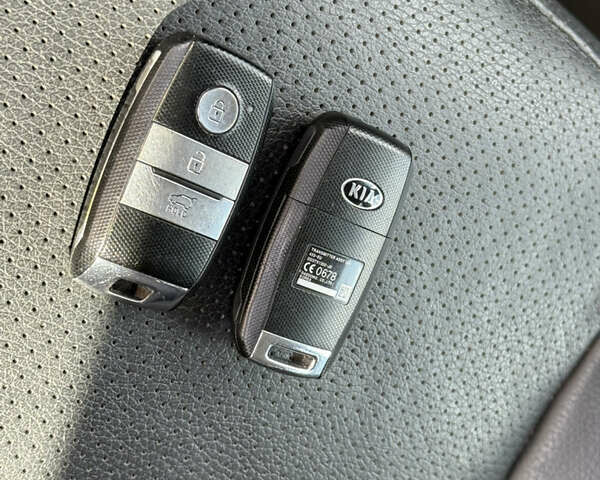 Киа Соренто 2012 в Луцке на Automoto.ua Черный Киа Соренто, объемом двигателя 2.2 л и пробегом 222 тыс. км за 17900 $, фото 45 на Automoto.ua