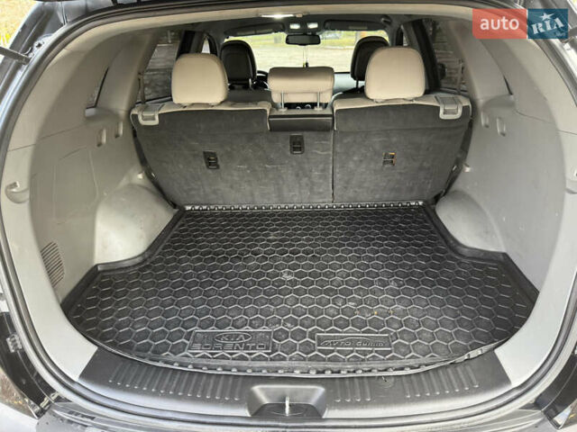 Чорний Кіа Соренто, об'ємом двигуна 2.36 л та пробігом 190 тис. км за 11200 $, фото 11 на Automoto.ua