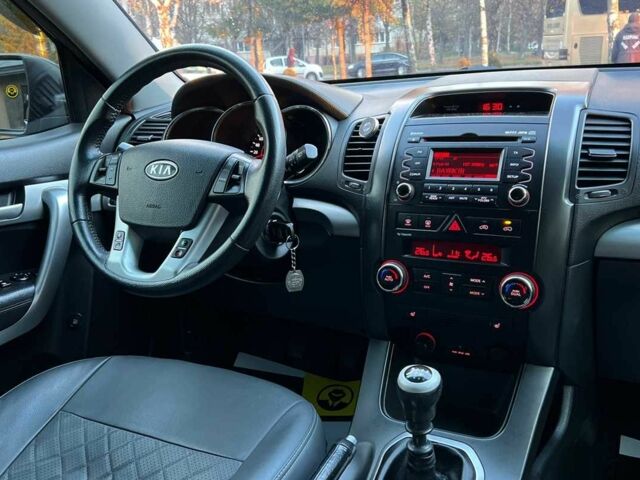 Черный Киа Соренто, объемом двигателя 2.4 л и пробегом 93 тыс. км за 12300 $, фото 18 на Automoto.ua