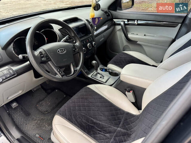 Чорний Кіа Соренто, об'ємом двигуна 2.36 л та пробігом 190 тис. км за 11200 $, фото 7 на Automoto.ua