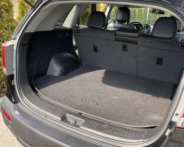 Черный Киа Соренто, объемом двигателя 2.4 л и пробегом 210 тыс. км за 12500 $, фото 12 на Automoto.ua