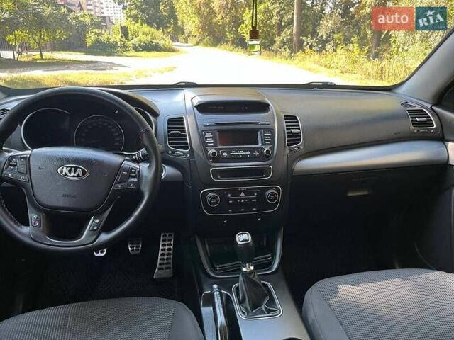 Чорний Кіа Соренто, об'ємом двигуна 2.2 л та пробігом 214 тис. км за 15600 $, фото 12 на Automoto.ua