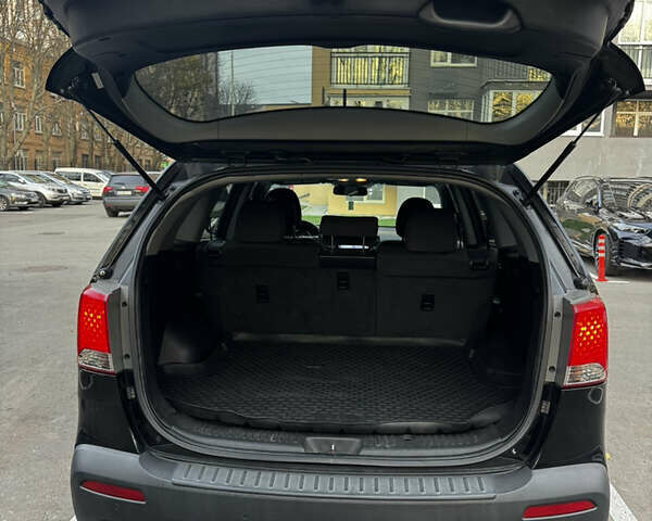 Чорний Кіа Соренто, об'ємом двигуна 2.36 л та пробігом 249 тис. км за 9300 $, фото 12 на Automoto.ua