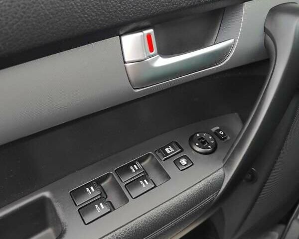 Чорний Кіа Соренто, об'ємом двигуна 2.2 л та пробігом 227 тис. км за 16800 $, фото 21 на Automoto.ua