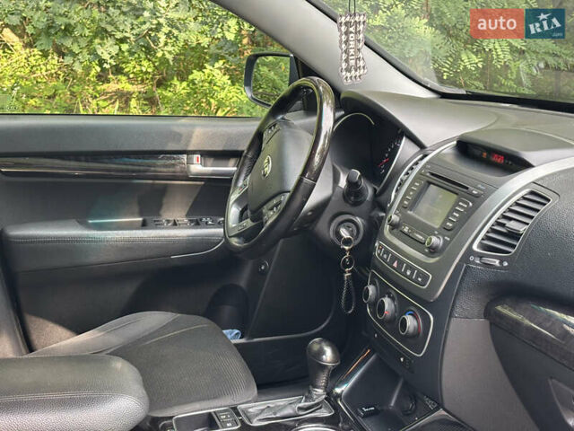 Черный Киа Соренто, объемом двигателя 2.36 л и пробегом 270 тыс. км за 13000 $, фото 8 на Automoto.ua