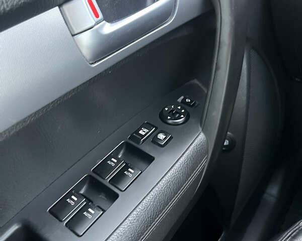 Чорний Кіа Соренто, об'ємом двигуна 2.2 л та пробігом 245 тис. км за 15900 $, фото 14 на Automoto.ua