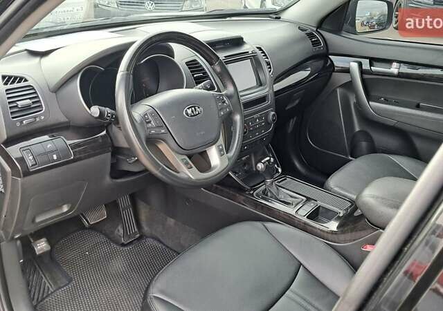 Черный Киа Соренто, объемом двигателя 2 л и пробегом 193 тыс. км за 15999 $, фото 6 на Automoto.ua