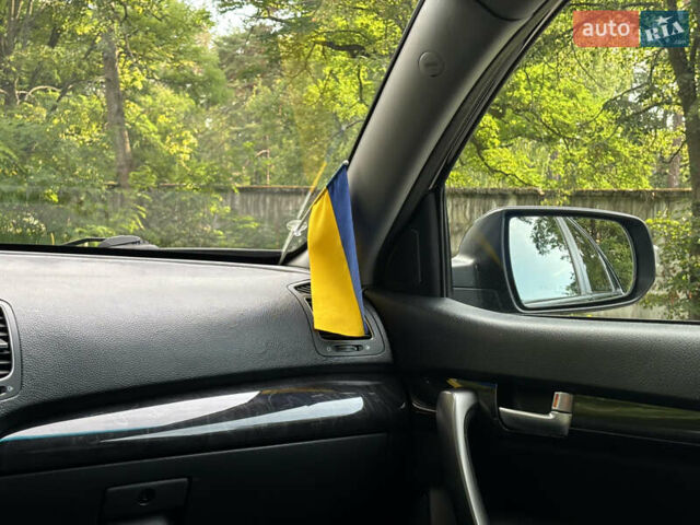 Черный Киа Соренто, объемом двигателя 2.36 л и пробегом 270 тыс. км за 13000 $, фото 12 на Automoto.ua