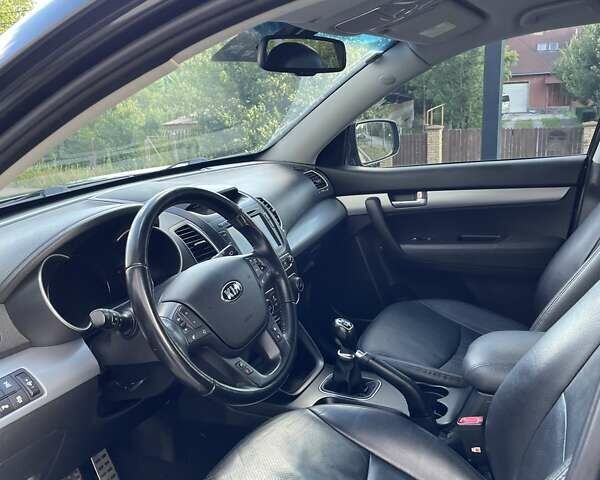 Чорний Кіа Соренто, об'ємом двигуна 2 л та пробігом 215 тис. км за 16350 $, фото 6 на Automoto.ua