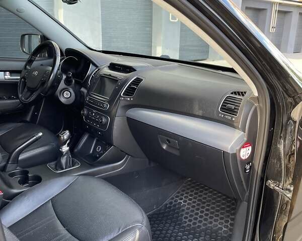 Чорний Кіа Соренто, об'ємом двигуна 2 л та пробігом 215 тис. км за 16350 $, фото 8 на Automoto.ua