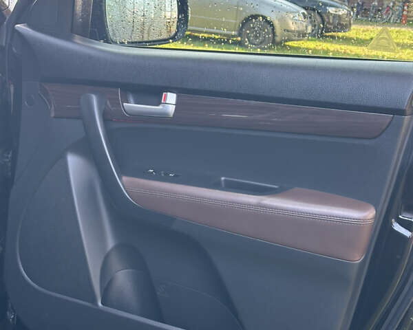 Кіа Соренто 2013 у Стрые на Automoto.ua Чорний Кіа Соренто, об'ємом двигуна 2.2 л та пробігом 255 тис. км за 16999 $, фото 34 на Automoto.ua