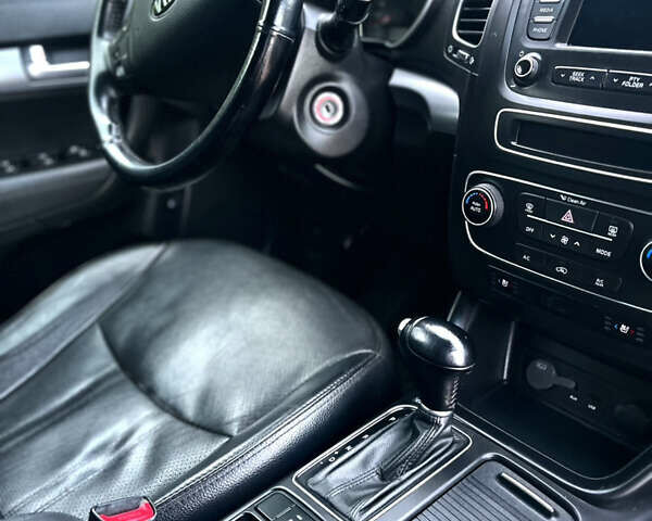 Чорний Кіа Соренто, об'ємом двигуна 2.2 л та пробігом 245 тис. км за 15900 $, фото 20 на Automoto.ua