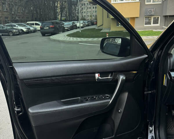 Чорний Кіа Соренто, об'ємом двигуна 2.36 л та пробігом 249 тис. км за 9300 $, фото 14 на Automoto.ua
