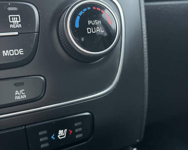 Чорний Кіа Соренто, об'ємом двигуна 2.2 л та пробігом 245 тис. км за 15900 $, фото 15 на Automoto.ua