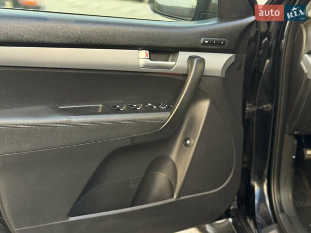 Черный Киа Соренто, объемом двигателя 2.2 л и пробегом 208 тыс. км за 16850 $, фото 33 на Automoto.ua