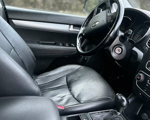 Черный Киа Соренто, объемом двигателя 2.2 л и пробегом 245 тыс. км за 16000 $, фото 16 на Automoto.ua