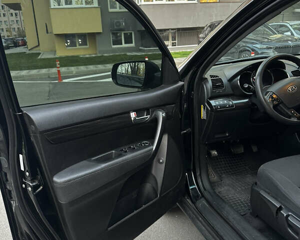 Чорний Кіа Соренто, об'ємом двигуна 2.36 л та пробігом 249 тис. км за 9300 $, фото 3 на Automoto.ua