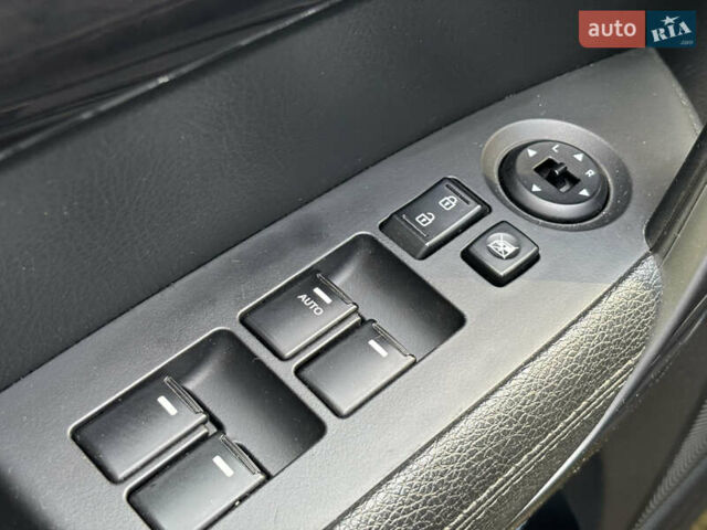 Черный Киа Соренто, объемом двигателя 2.36 л и пробегом 270 тыс. км за 13000 $, фото 20 на Automoto.ua