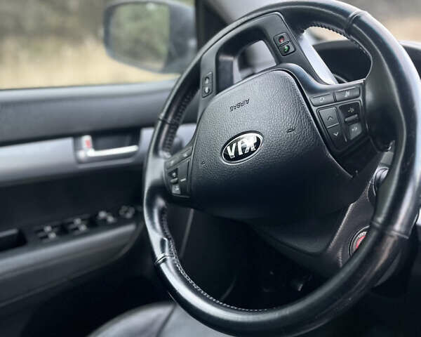 Чорний Кіа Соренто, об'ємом двигуна 2.2 л та пробігом 245 тис. км за 15900 $, фото 6 на Automoto.ua