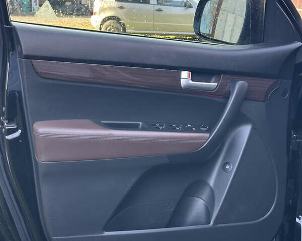 Кіа Соренто 2013 у Стрые на Automoto.ua Чорний Кіа Соренто, об'ємом двигуна 2.2 л та пробігом 255 тис. км за 16999 $, фото 24 на Automoto.ua