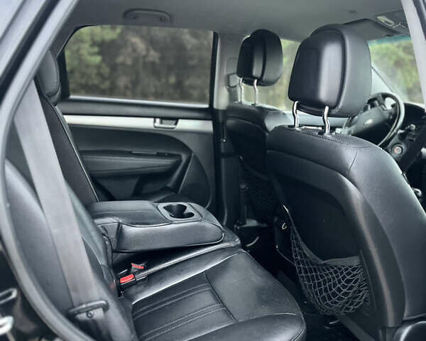 Чорний Кіа Соренто, об'ємом двигуна 2.2 л та пробігом 245 тис. км за 15900 $, фото 10 на Automoto.ua