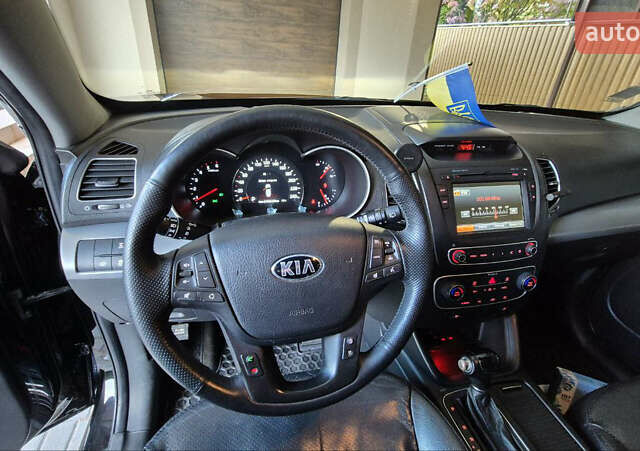 Черный Киа Соренто, объемом двигателя 2.2 л и пробегом 245 тыс. км за 16000 $, фото 9 на Automoto.ua