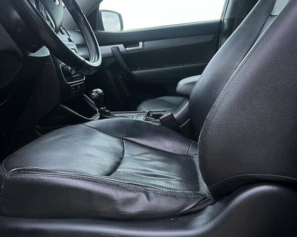 Чорний Кіа Соренто, об'ємом двигуна 2.2 л та пробігом 245 тис. км за 15900 $, фото 11 на Automoto.ua