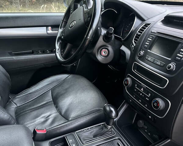 Черный Киа Соренто, объемом двигателя 2.2 л и пробегом 245 тыс. км за 16000 $, фото 10 на Automoto.ua