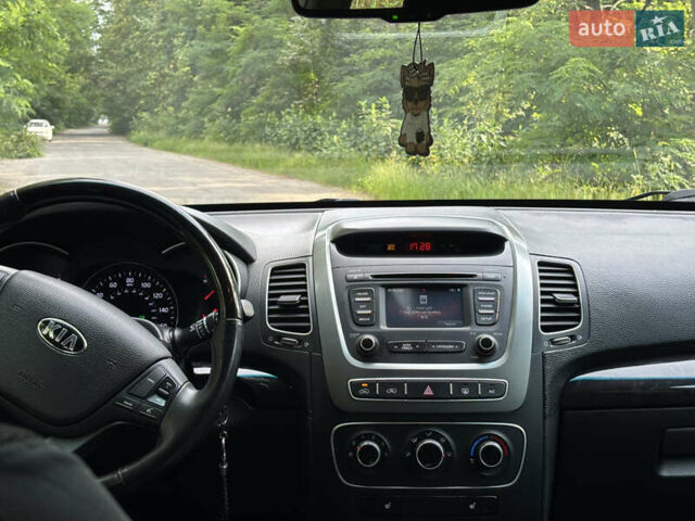 Черный Киа Соренто, объемом двигателя 2.36 л и пробегом 270 тыс. км за 13000 $, фото 11 на Automoto.ua