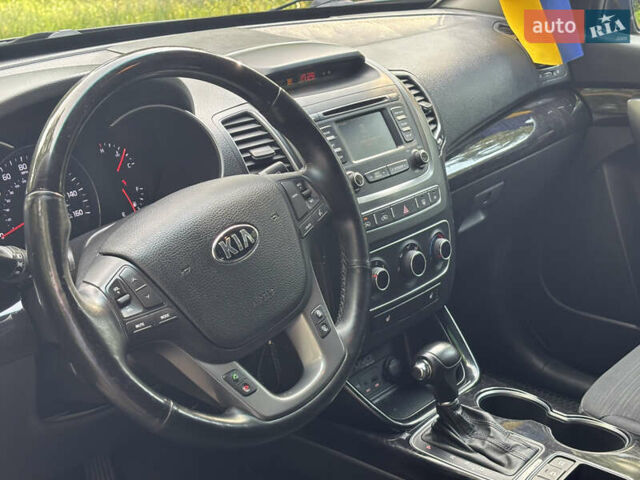 Черный Киа Соренто, объемом двигателя 2.36 л и пробегом 270 тыс. км за 13000 $, фото 15 на Automoto.ua